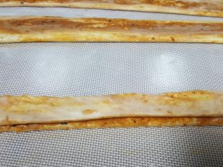 13、油旋儿,13．对折起来，切面朝一个方向。