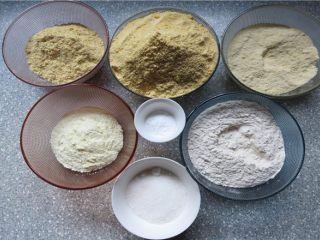 1、奶香窝窝头,准备好所需原料；