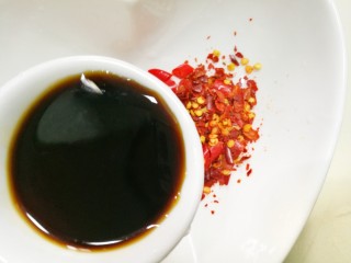 3、㊙️好吃到哭的灵魂酸汤面????吃一次就会爱上????,加两勺生抽。