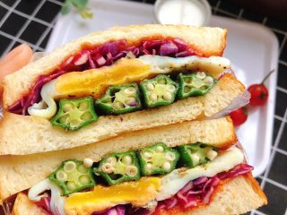 14、蔬菜三明治,色彩丰富啊!