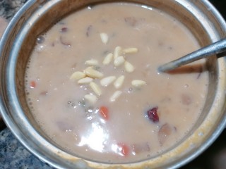 16、牛奶燕麦粥,最后下松子