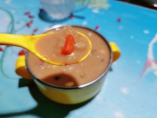 17、牛奶燕麦粥,搅拌均匀即可食用