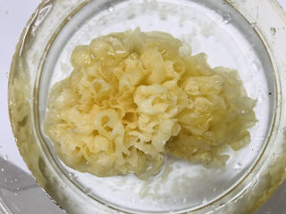 3、紫薯银耳粥,银耳泡发半小时以上