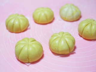 12、南瓜糯米球,全部做好。