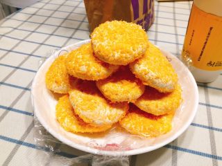 18、咸味南瓜饼,冷冻后脱盘的南瓜饼。