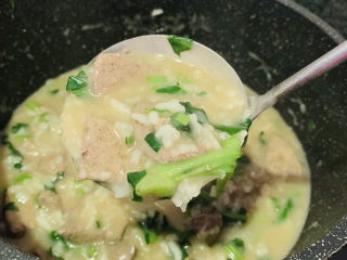 18、菠菜猪肝粥,搅拌均匀，出锅