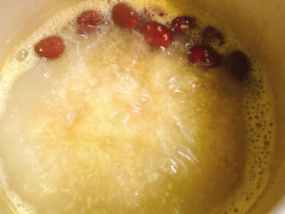 12、小米红薯粥,大火煮沸10分钟后调成小火慢慢煲30分钟