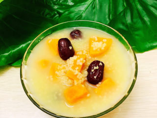 14、小米红薯粥,装入碗中