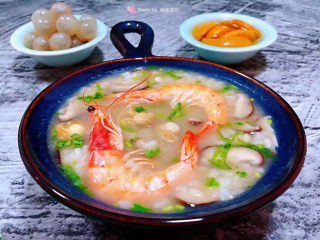 11、鲜虾干贝粥,搭配水果甜甜美美的味道感觉好享受哦