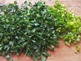 2、砂锅菠菜牛肉粥,菠菜洗净切碎备用