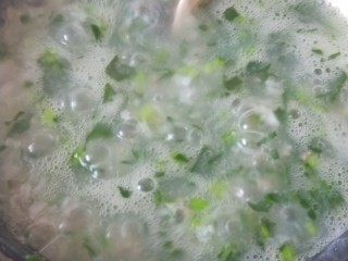 12、砂锅菠菜牛肉粥,咕咚咕咚煮一两分钟