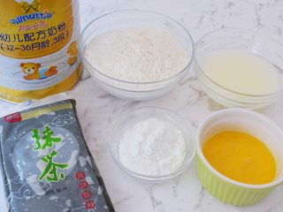 1、抹茶小小酥,准备好材料