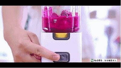 2、火龙果蛋糕 宝宝辅食食谱,打成果汁。