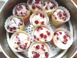 16、蔓越莓米糕,取出凉一下