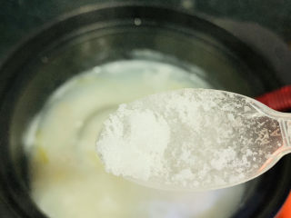 18、蔬菜虾仁粥,加少许盐；