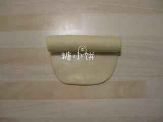 5、莲花酥,卷起来，收口朝下放置