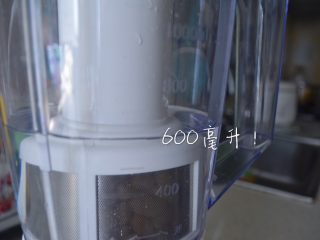 6、#食二星座#原味豆浆粥,这里我用了600毫升水，打好后将豆浆倒出再继续加水打，反复几次，这里最后打了3000毫升豆浆。