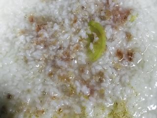 9、皮蛋瘦肉粥,放肉末