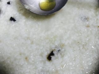 11、皮蛋瘦肉粥,放香油