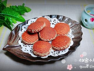 18、南瓜糯米薯片饼,一盘外酥里软，香酥美味的南瓜糯米薯片饼就上桌了！