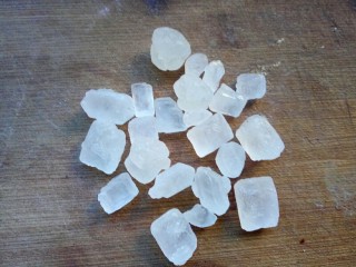 5、【养生粥】小米红枣枸杞粥,出锅前两分钟放入冰糖即可