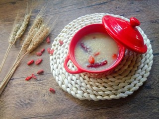 7、【养生粥】小米红枣枸杞粥,味道很不错哟！
