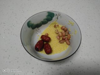 4、小米蔓菁粥,清洗干净