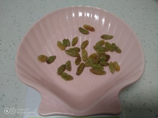 5、小米蔓菁粥,葡萄干称好