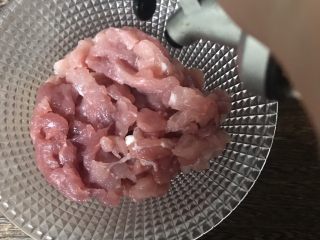 2、咸菜肉丝面疙瘩,加少许黄酒