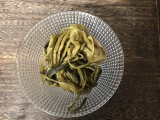 5、咸菜肉丝面疙瘩,雪菜一颗洗净