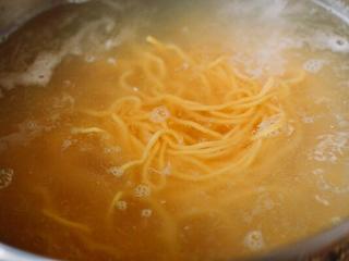 1、姜葱面,面条煮熟