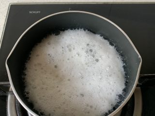 4、古早蛋糕,直到沸腾,立即离火