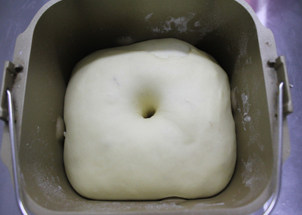 6、#夏天的味道#奶酪控一定要做的面包——蔓越莓奶酪包 ,发酵至2倍大。