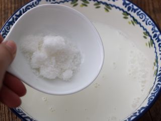 4、脏脏蛋挞,加入白糖