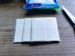 6、爆汁芝士南瓜球,芝士片。