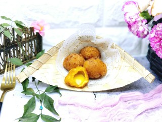 14、爆汁芝士南瓜球,趁热吃特别好吃。