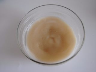 8、加州葡萄干豆沙凉糕卷, 取出用刮刀稍稍拌匀