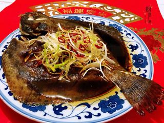 11、清蒸多宝鱼,伴随着烹油的兹啦啦的响声清蒸多宝鱼就大功告成啦