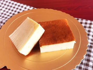 32、酸奶蛋糕,酸奶蛋糕组织细腻，松软可口，入口即溶，非常完美~