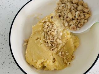 12、榛子????桃酥,加入榛子粒