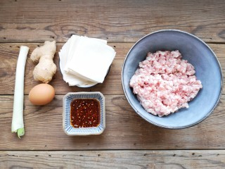 1、重庆红油抄手,准备食材。