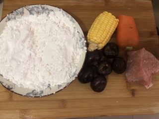 1、水晶蒸饺,准备食材