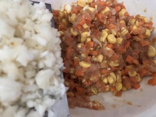 12、水晶蒸饺,再加入马蹄搅匀