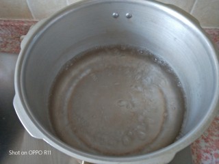 1、什锦瘦肉粥,锅里煮粥的水烧开，一定烧开