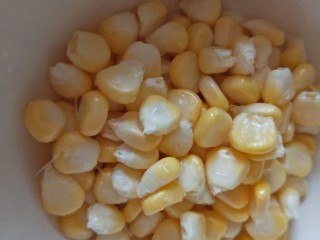5、什锦瘦肉粥,玉米粒剥好