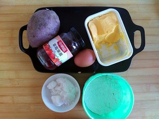 1、宝贝开口笑之紫薯夹心酱饼干,材料备齐