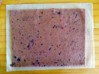 18、宝贝开口笑之紫薯夹心酱饼干,切去不平整的四边