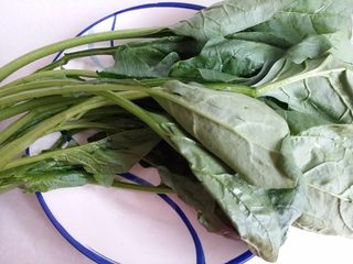 3、海鲜粥,菠菜两棵洗干净