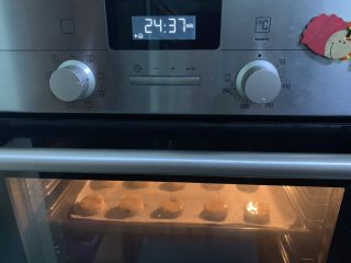 11、英式司康饼,180度烘烤25分钟左右。