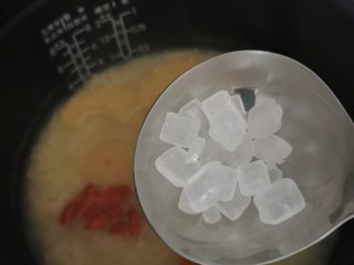 7、苹果小米粥,喜欢甜食的，加点冰糖。